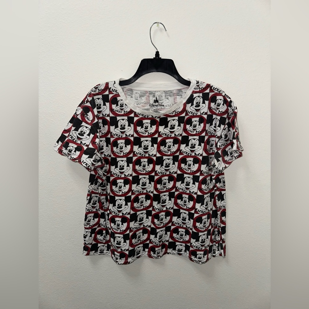 Mickey Mouse all over print crop top/short t-shirt. Size large